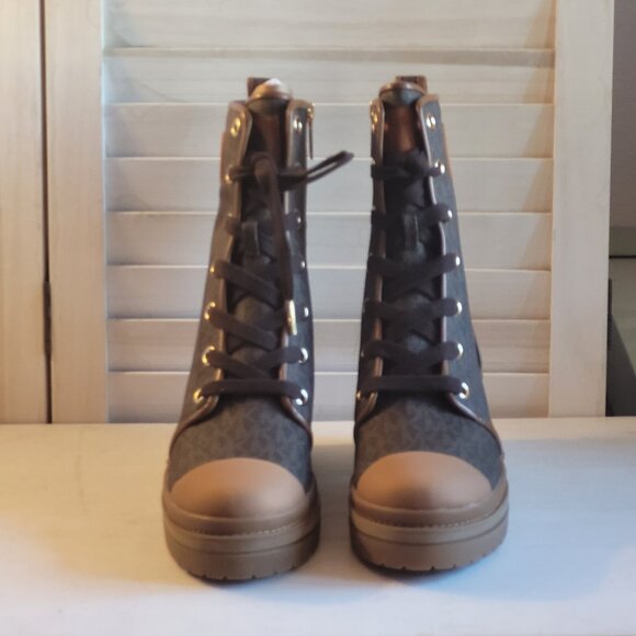 $139 NWT (8.5) MICHAEL KORS Signature Boot - Picture 4 of 8